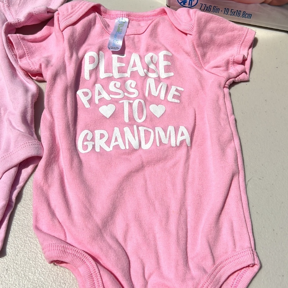 Lot of 12 girls Onesies - Picture 13 of 13